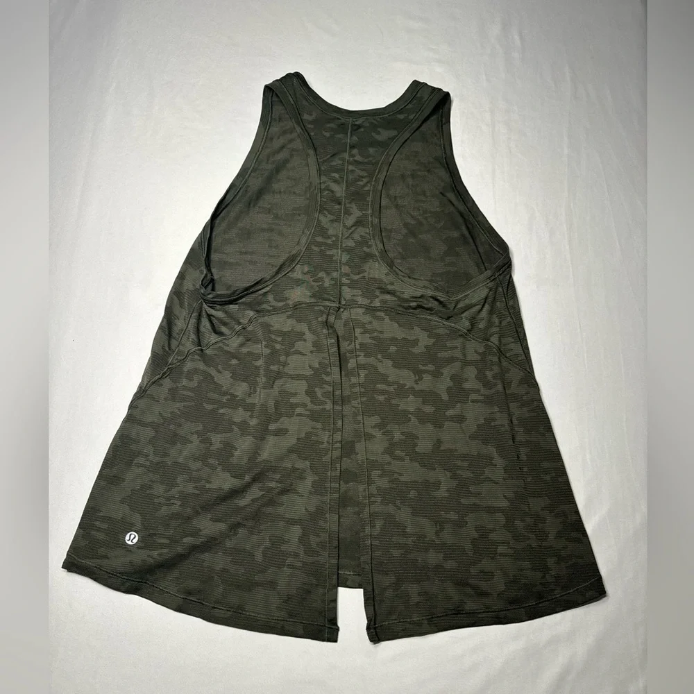 Lululemon‎ Women's Tank Top Olive Green Camo Camouflage Sleeveless Round Neck M